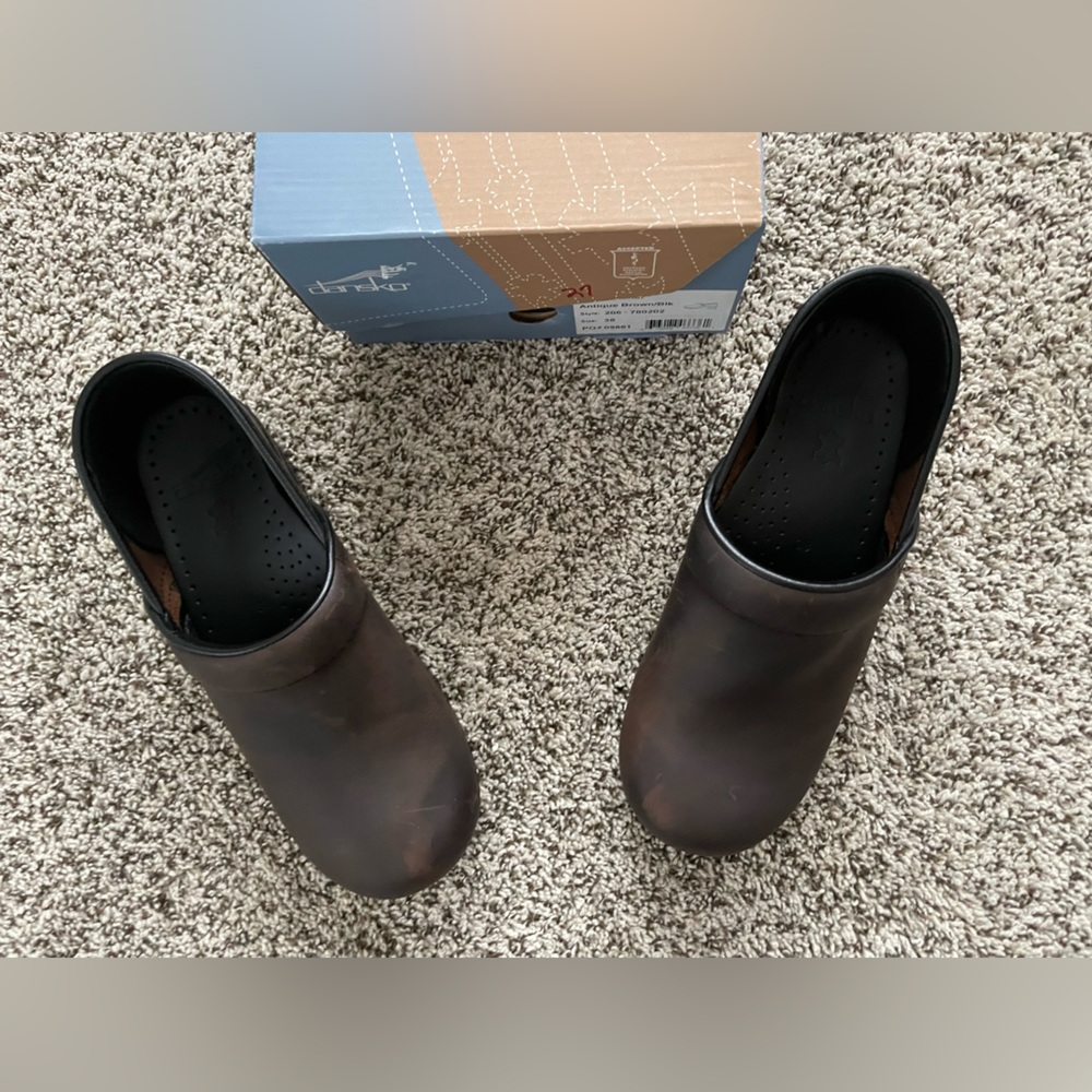 Dansko antique brown. Women’s size 37. New in box - Picture 3 of 5